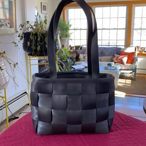 Harvey’s Seatbelt Purse